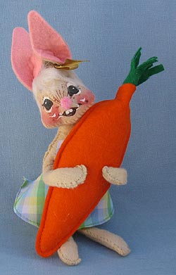 Annalee 7" Country Girl Bunny with Carrot - Mint - 061785