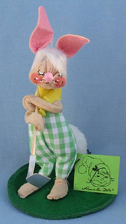 Annalee 7" Country Boy Bunny with Hoe - Mint - 062588xx