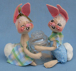 Annalee 7" Country Boy & Girl Bunny with Candy Jar - Excellent - 063085