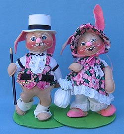 Annalee 10" E.P. Boy & Girl Bunny with Purse - Mint - 0656-0654-97