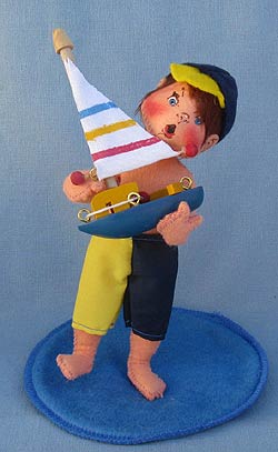 Annalee 7" Beach Kid with Sailboat - Mint - 234092ooh