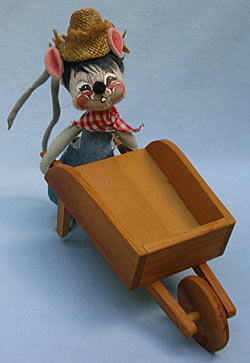 Annalee 7" Planter Mouse with Wheelbarrow - Near Mint - 205086sqxt