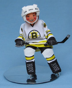 Annalee 10" Bruins Hockey Player - Mint / Near Mint - 261095