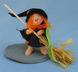 Annalee 3" Witch Kid with Broom - Mint / Near Mint - 300495