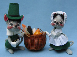 Annalee 7" Green Pilgrim Mice with Basket - Mint - 305091