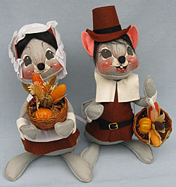 Annalee 12" Brown Pilgrim Boy & Girl Mice - Mint - 3080-3075-86