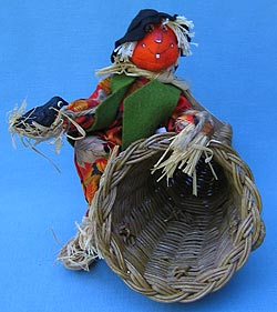 Annalee 10" Scarecrow with Cornucopia & Crow - One Tooth - Mint - 310698-1