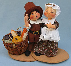 Annalee 7" Pilgrim Kids in Brown with Basket - Mint - 315690