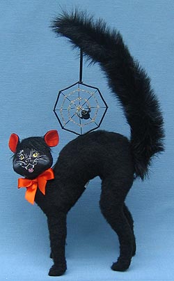 Annalee 8" Scared Cat with Spider Web - Mint - 330705