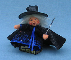 Annalee 5" Witch Sitting on Book of Potions - Mint - 332703