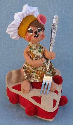 Annalee 5" Cherry Pie Girl Chef Mouse 2013 - 350413 - Mint