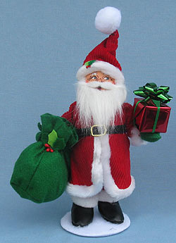 Annalee 9" Holly Berry Santa with Gift 2015 - Mint - 400215