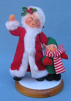 Annalee 5" Mrs Santa with 3" Elf - Mint - 451102