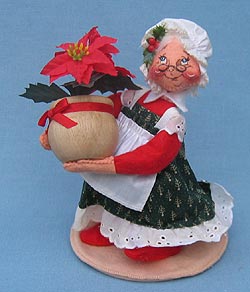 Annalee 7" Mrs Santa with Poinsettia - 1992 - Mint - 503292