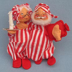 Annalee 7" Mr & Mrs Tuckered Santas - Closed Eyes - 1982 - Mint - 510082xlip