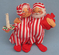 Annalee 7" Mr & Mrs Tuckered Santas - Closed Eyes - 1982 - Mint   - 510082xo