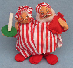 Annalee 7" Mr & Mrs Tuckered Santas - 1983 - Mint  - 510083