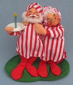 Annalee 7" Mr & Mrs Tuckered Santas - Mint - 510089