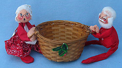 Annalee 7" Mr & Mrs Santa with Basket - 1976 - Near Mint - 5105-76