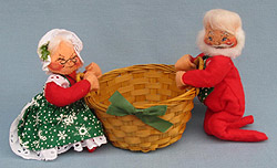 Annalee 7" Mr & Mrs Santa with Basket - 1988 - Mint - 5105-88