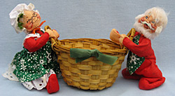 Annalee 7" Mr & Mrs Santa with Basket - 1996 - Mint - 510596