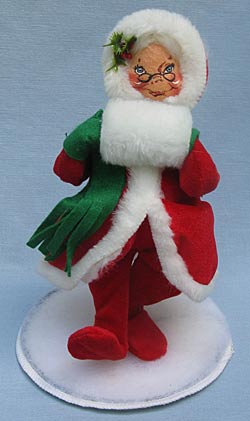 Annalee 7" Mrs Santa with Muff - Velour - Open Eyes - Mint - 521587