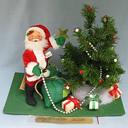 Annalee 10" Santa Trimming Tree Vignette - Open Eyes - Near Mint - 540688a