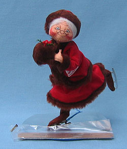 Annalee 10" Skating Mrs Santa - Mint / Near Mint - 541193