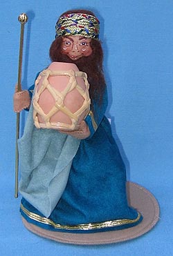 Annalee 10" Nativity Wiseman with Myrrh holding Clay Crock - Mint - 543598