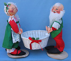 Annalee 18" Mr & Mrs Santa with Basket - Near Mint - 560090