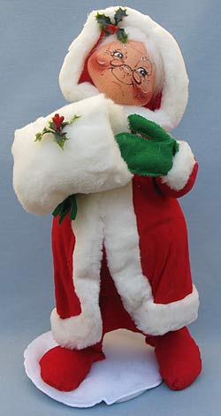 Annalee 18" Mrs Santa with Muff - Mint - 562093