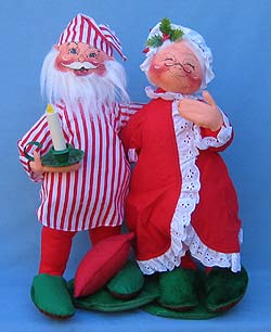 Annalee 18" Mr & Mrs Tuckered Santas - Mint - 563690