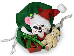 Annalee 6" Very Merry Mouse in Santa's Bag with Teddy Bear 2020 - Mint - 611220