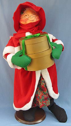 Annalee 30" Mrs Santa Shopping Holding Boxes - Mint - 621296xx