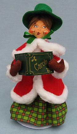 Annalee 10" Caroling Mom 2016 - Mint - 650316