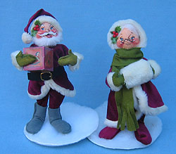 Annalee 7" Mr & Mrs Victorian Santa - Mint / Near Mint - 6810-6815-86