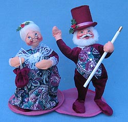 Annalee 7" Mr & Mrs Victorian Santa - Mint / Near Mint - 6810-6815-93