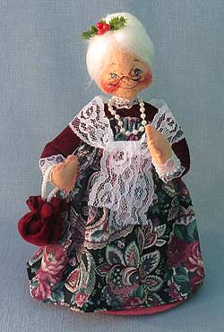 Annalee 7" Victorian Mrs Santa - Near Mint - 681593