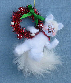 Annalee 3" Mischievous Kitty Cat on Wreath Ornament 2014 - Mint - 700614