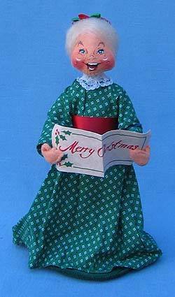 Annalee 10" Caroler Woman - Mint - 726599