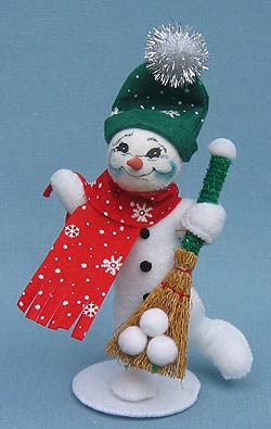 Annalee 5" Snowman with Broom & Snowballs - Mint - 748906