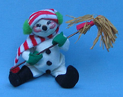 Annalee 7" Snowman with Broom - Excellent - 750583