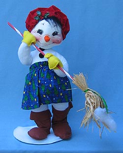 Annalee 18" Sweeping Snowflakes Snow Woman - Mint / Near Mint - 752498