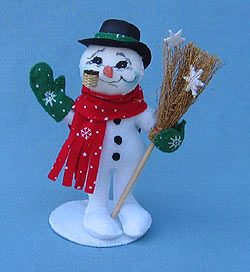 Annalee 5" Classic Snowman with Broom - Mint - 760107