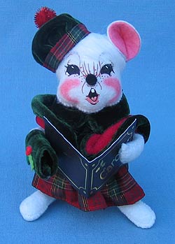 Annalee 6" Caroller Woman Mouse - Mint - 769703