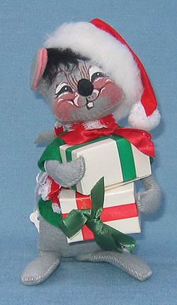 Annalee 7" Mouse with Presents - Mint / Near Mint - 773584sq