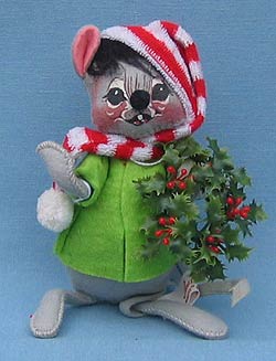 Annalee 7" Mouse with Wreath - Mint / Near Mint - 774584