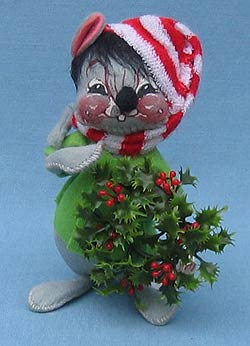 Annalee 7" Mouse with Wreath - Mint / Near Mint - 774584sq