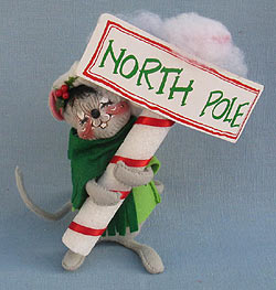 Annalee 7" Mouse with North Pole - Closed Eyes - Mint / Near Mint - 775892xxt