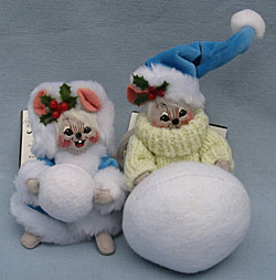 Annalee 5" Winter Carnival Boy & Girl Mice with Snowballs - Mint - 7784-7785-02